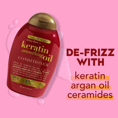 OGX Frizz-Free + Keratin: aplicación generosa en cabello lavado