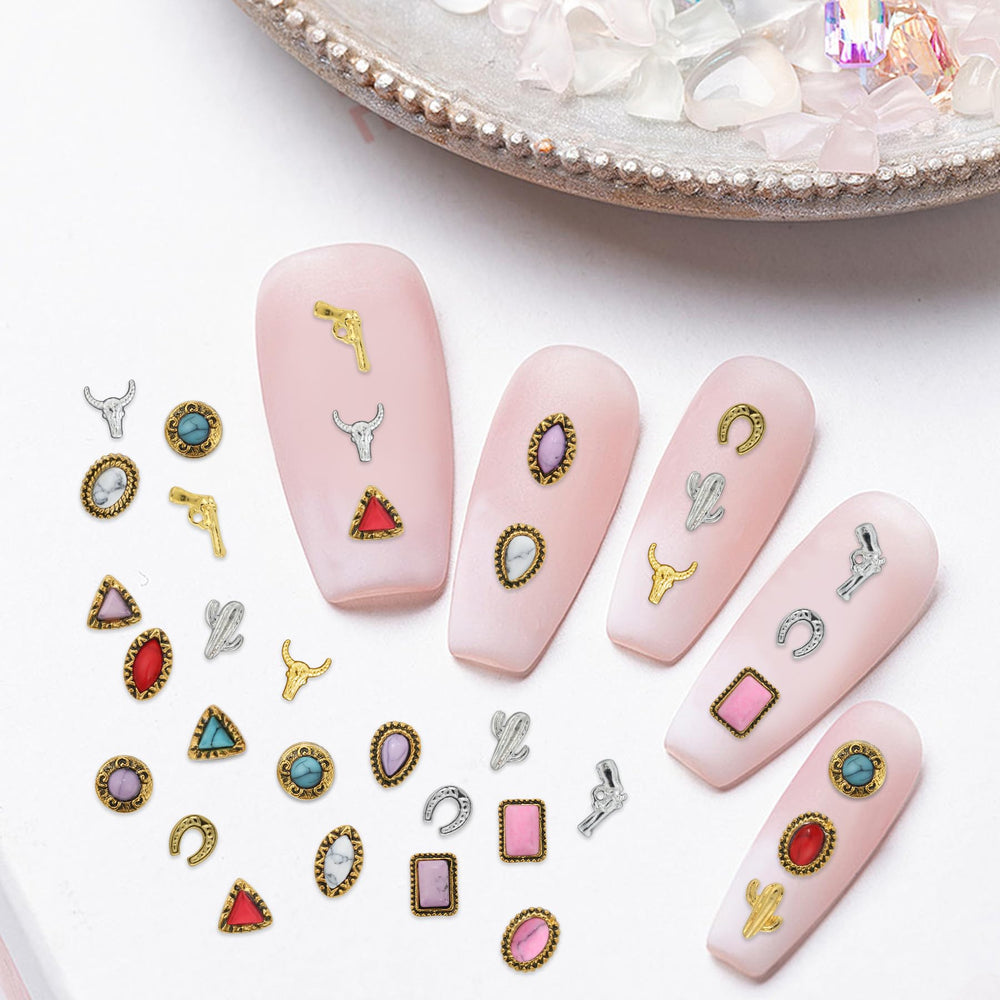 Ohmique dijes uñas, figuras vaqueras, realzan detalles con encanto.