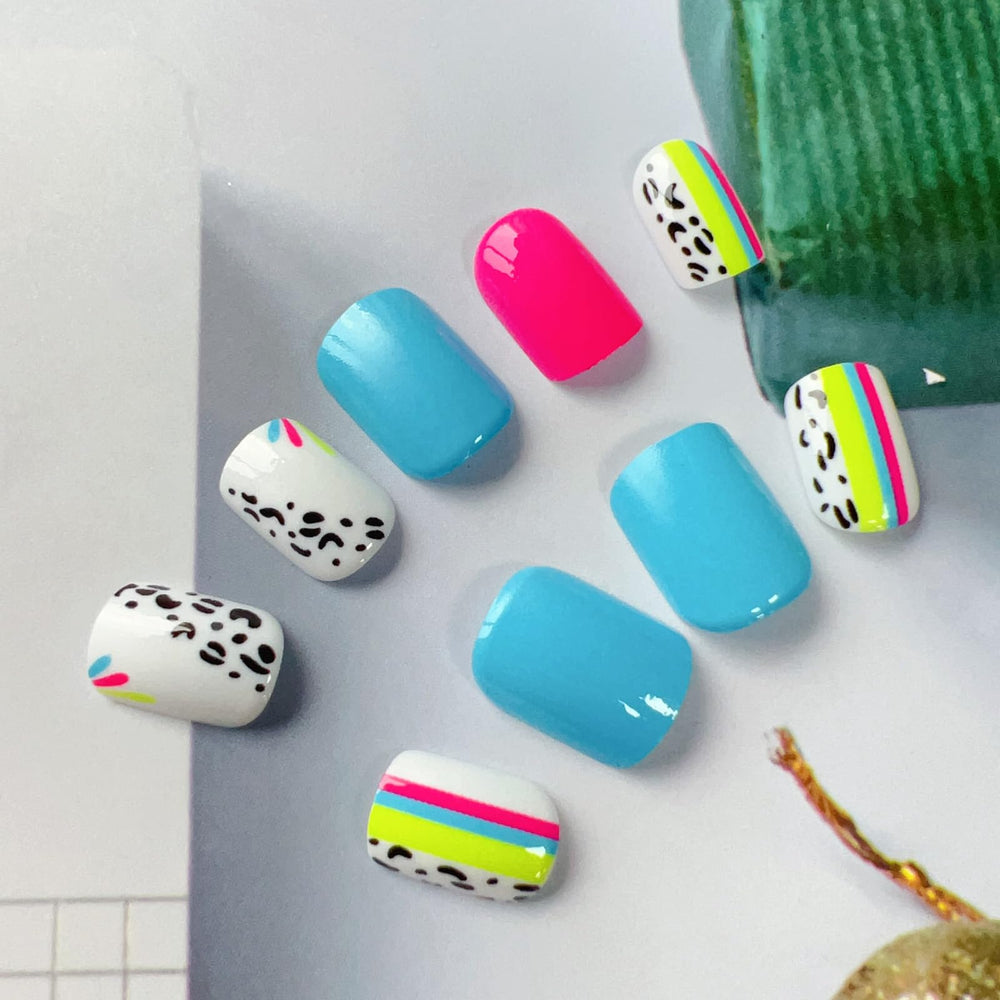 OHWODA uñas acrílicas negras con leopardos, look elegante para noche.