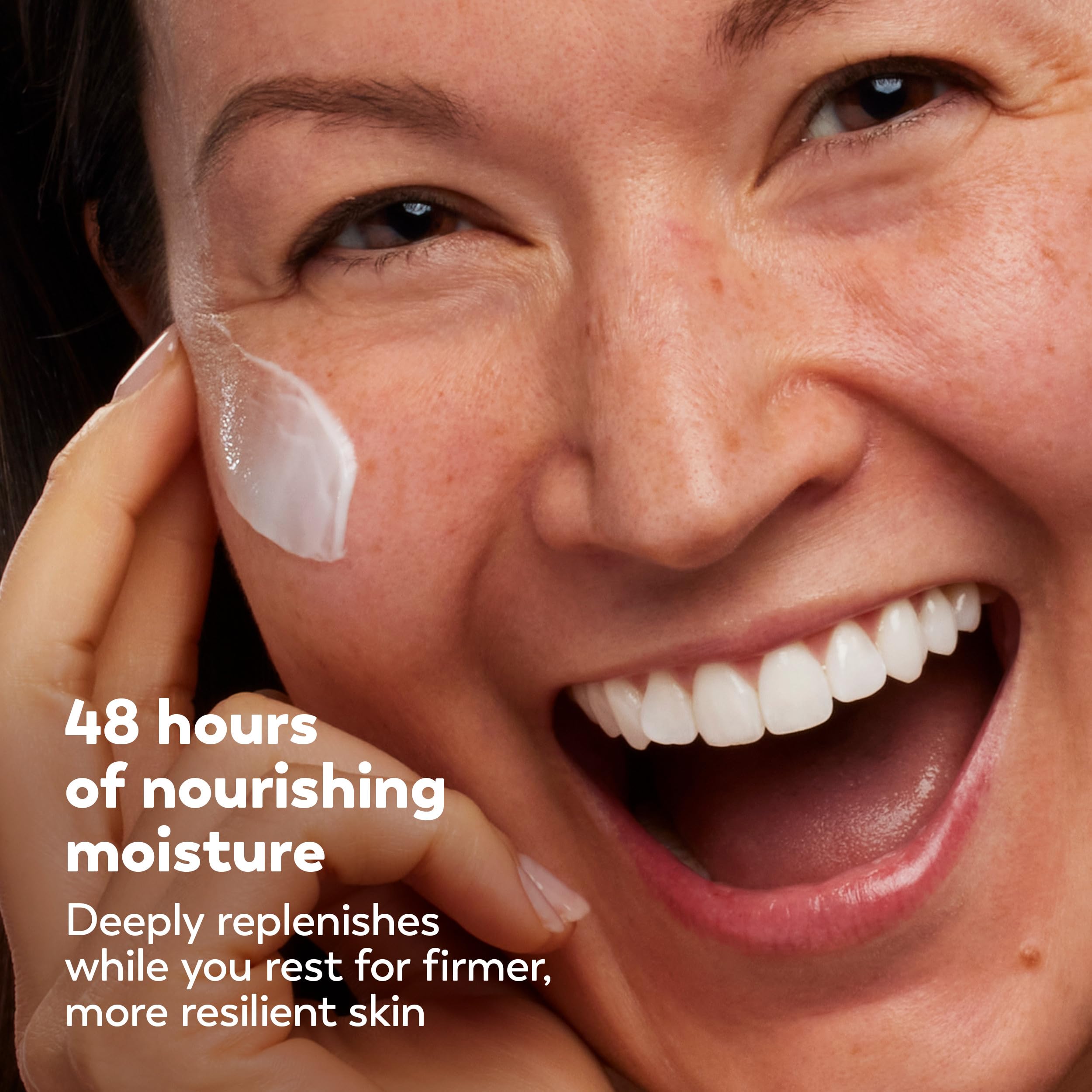 Crema Olay para firmeza nocturna y suavizado de líneas.