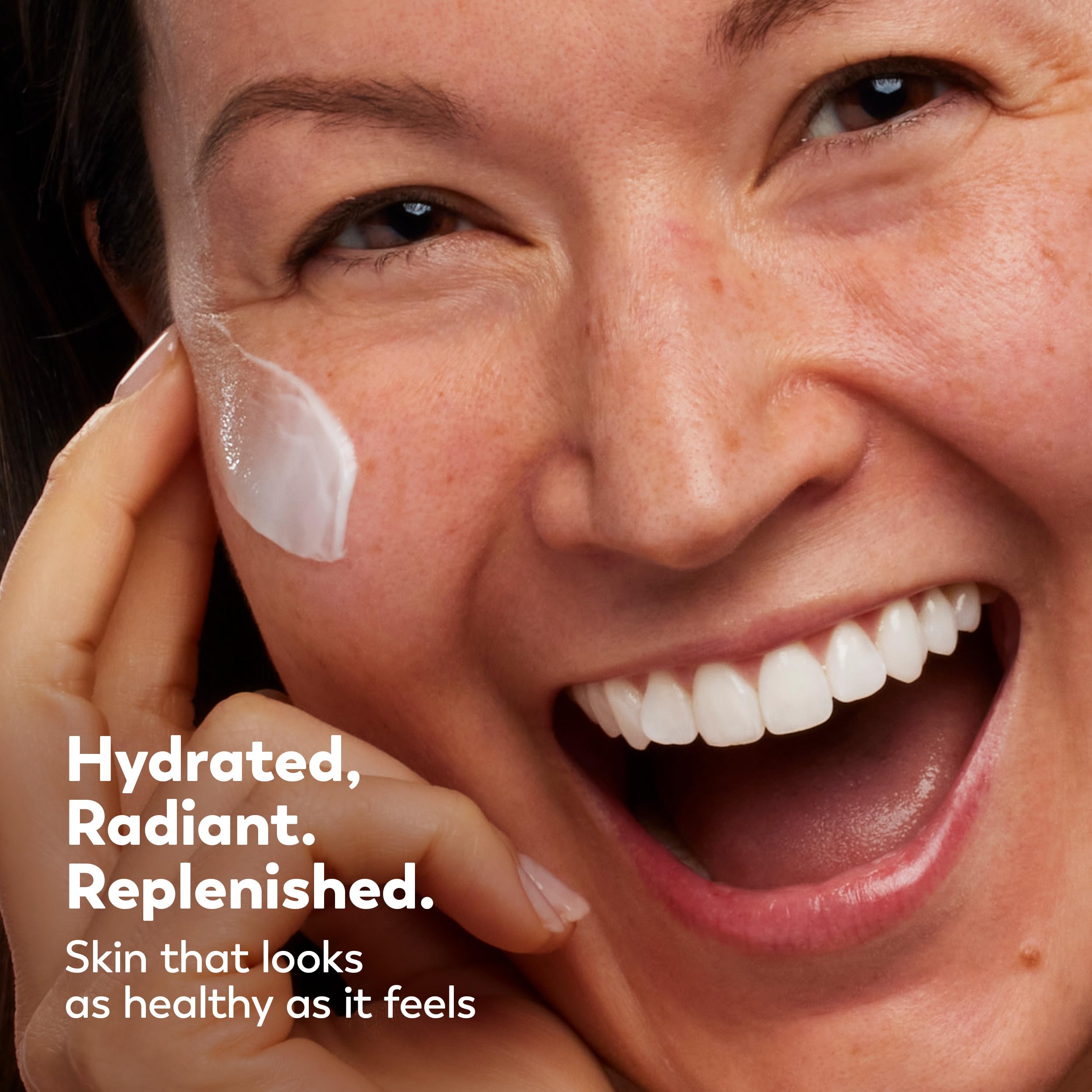 Olay hidratante facial fluido, aplicación diaria para piel suave.