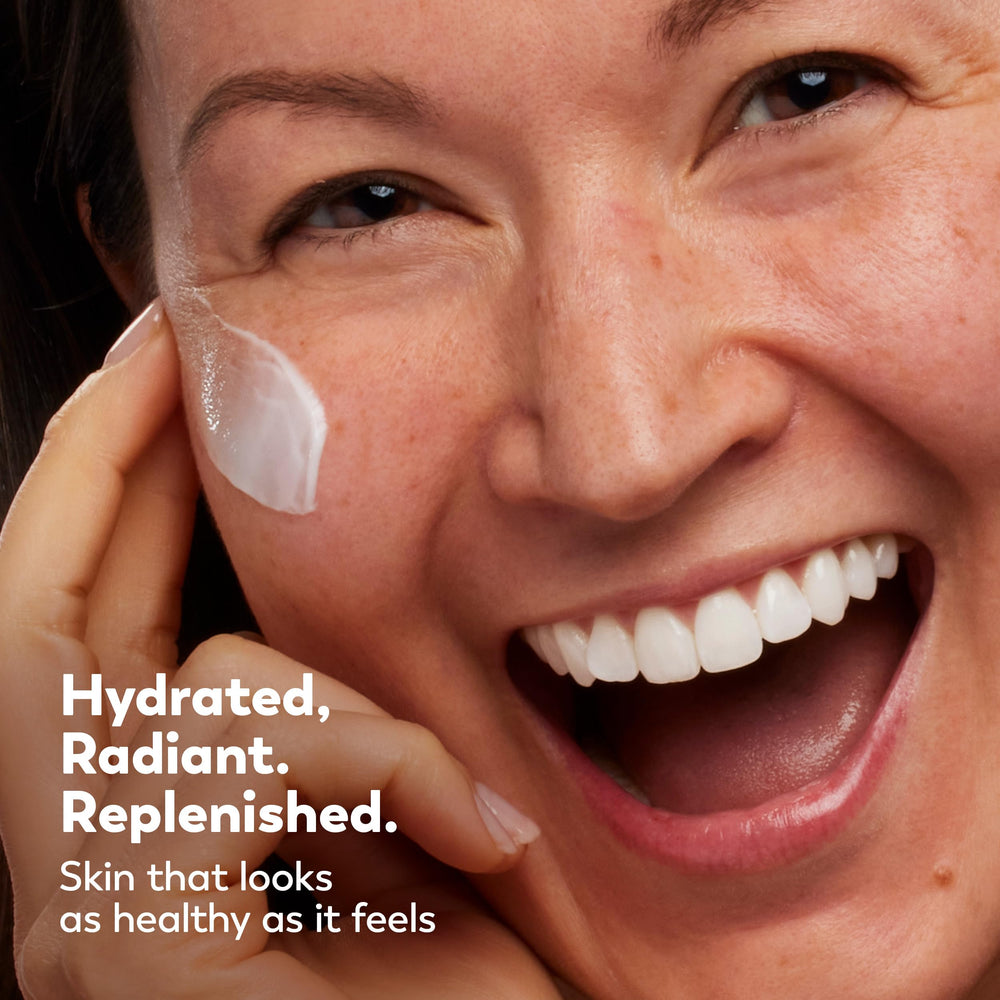 Olay hidratante facial fluido, aplicación diaria para piel suave.