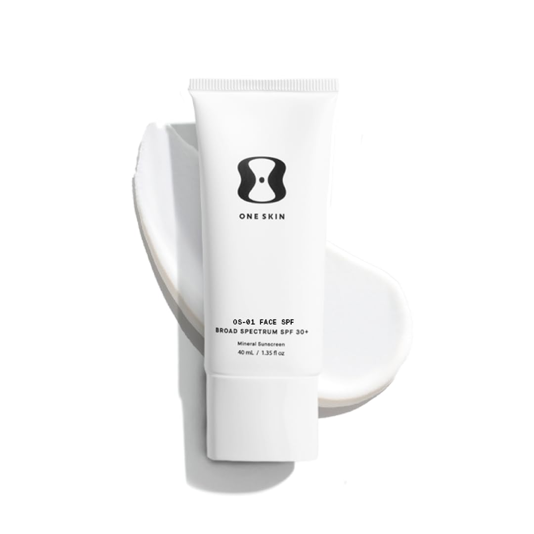 OneSkin FACE SPF OS-01 Shield: botella de protector diario para piel suave y protegida.