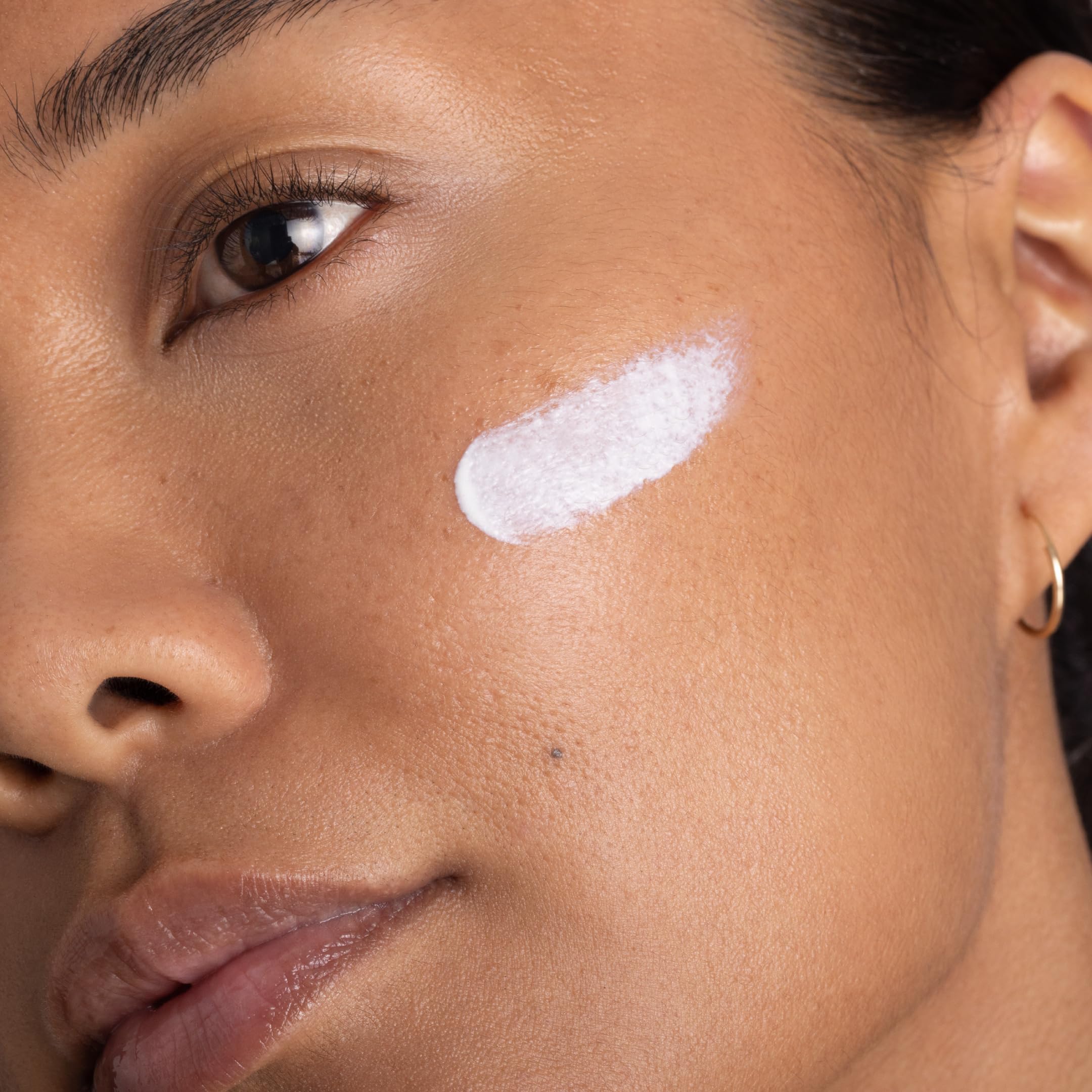OneSkin FACE SPF OS-01 Shield: protección UV confiable para uso diario.