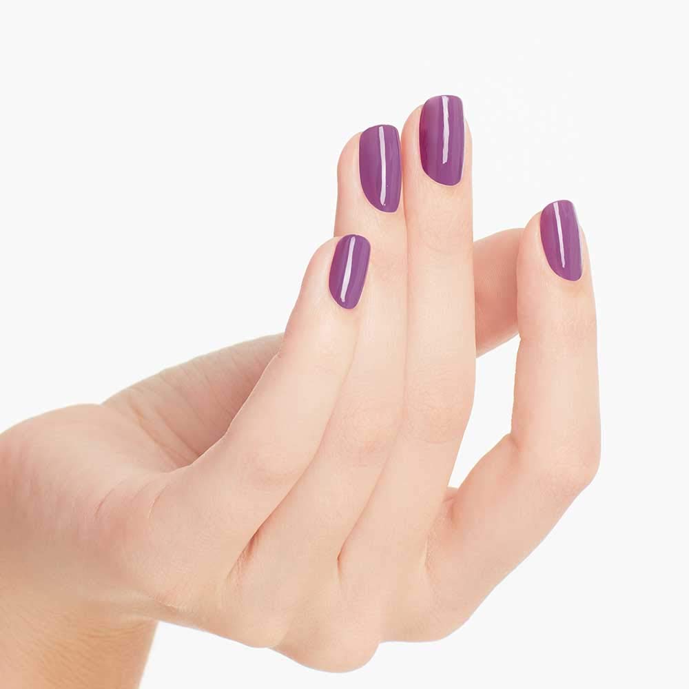 OPI Grandma Kissed a Gaucho: brillo alto y secado rápido en manicura