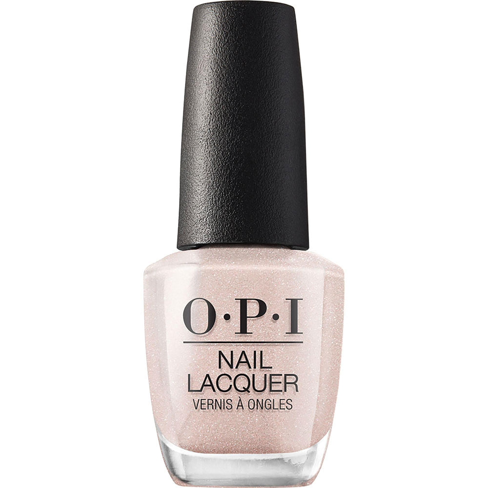 OPI Throw Me A Kiss, botella frontal, tono beige suave con acabado brillante.