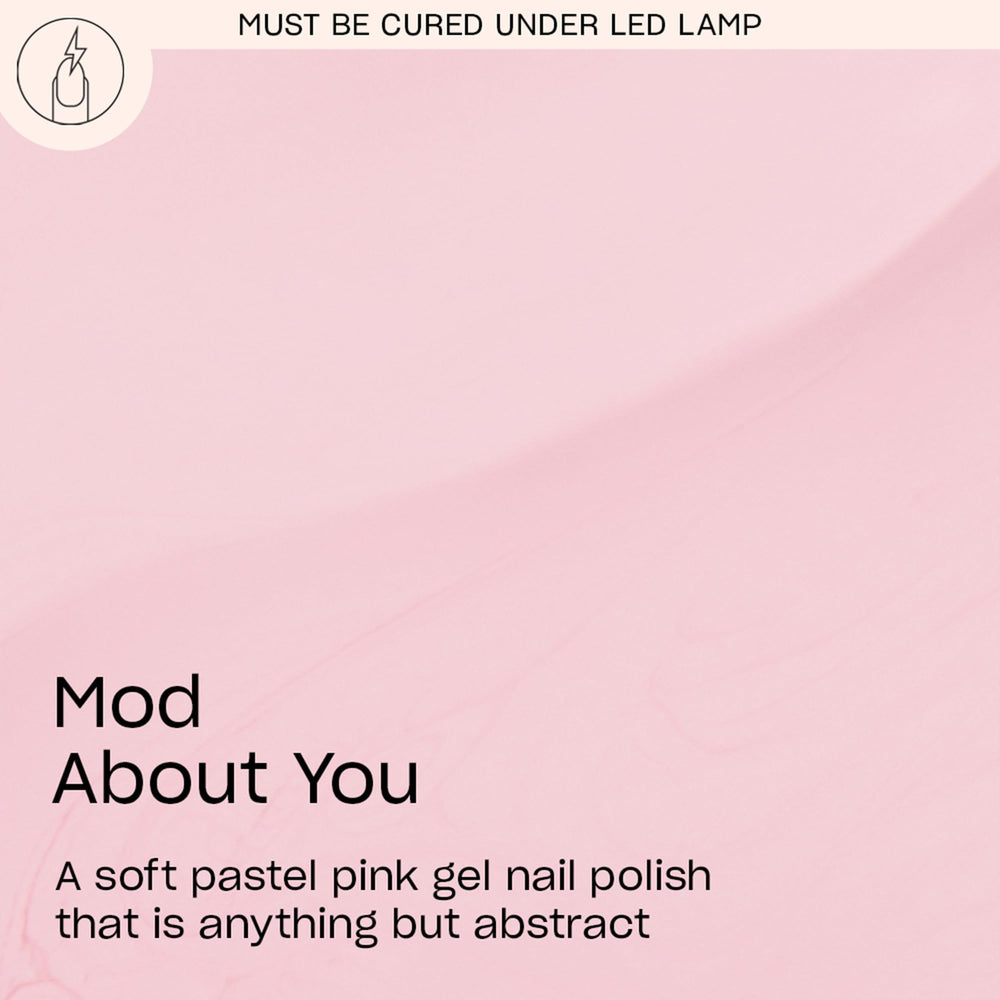 Aplicación suave de OPI GelColor Mod About You, tono rosado suave en uñas.