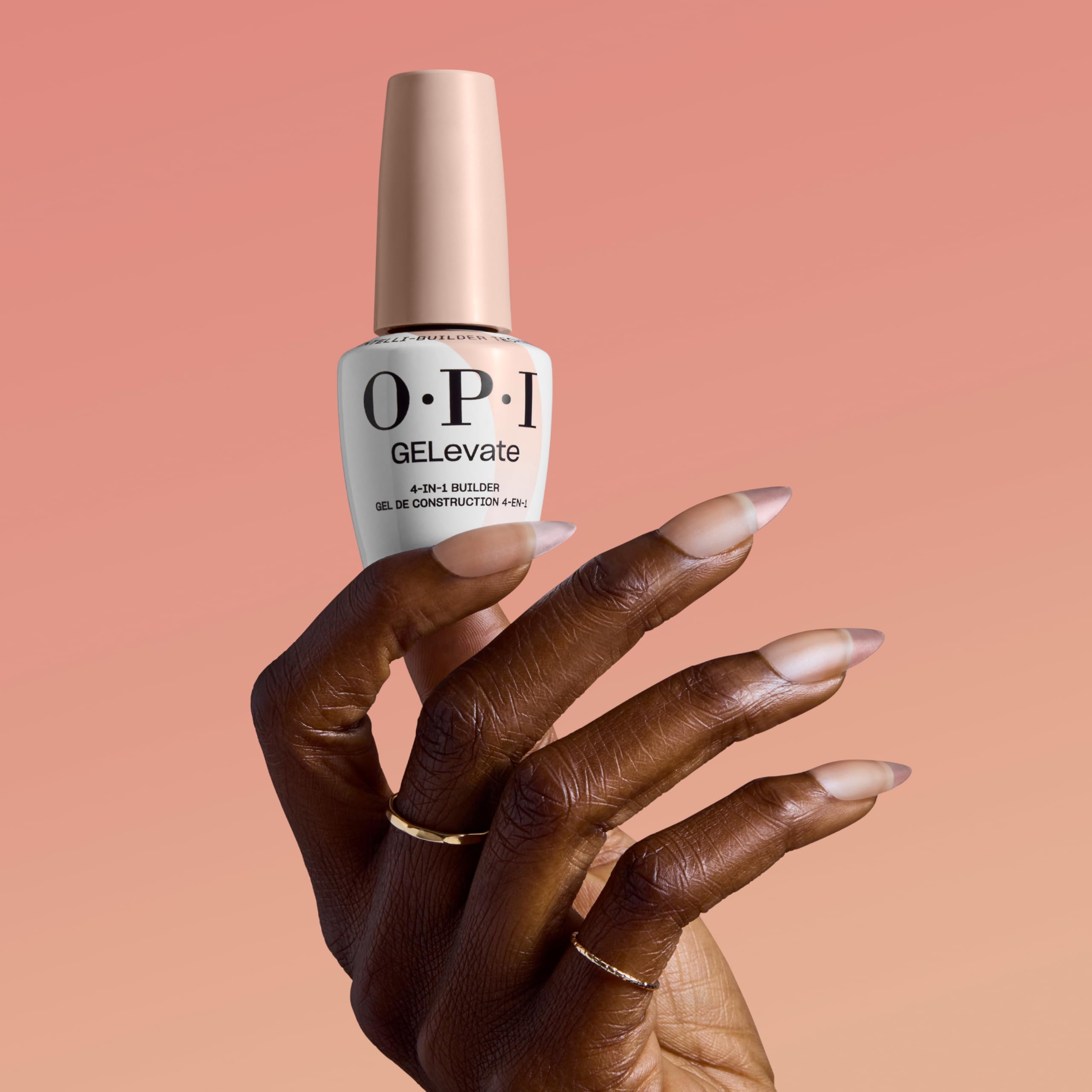OPI GELevate cubrimiento capa clara que realza la forma de la uña.