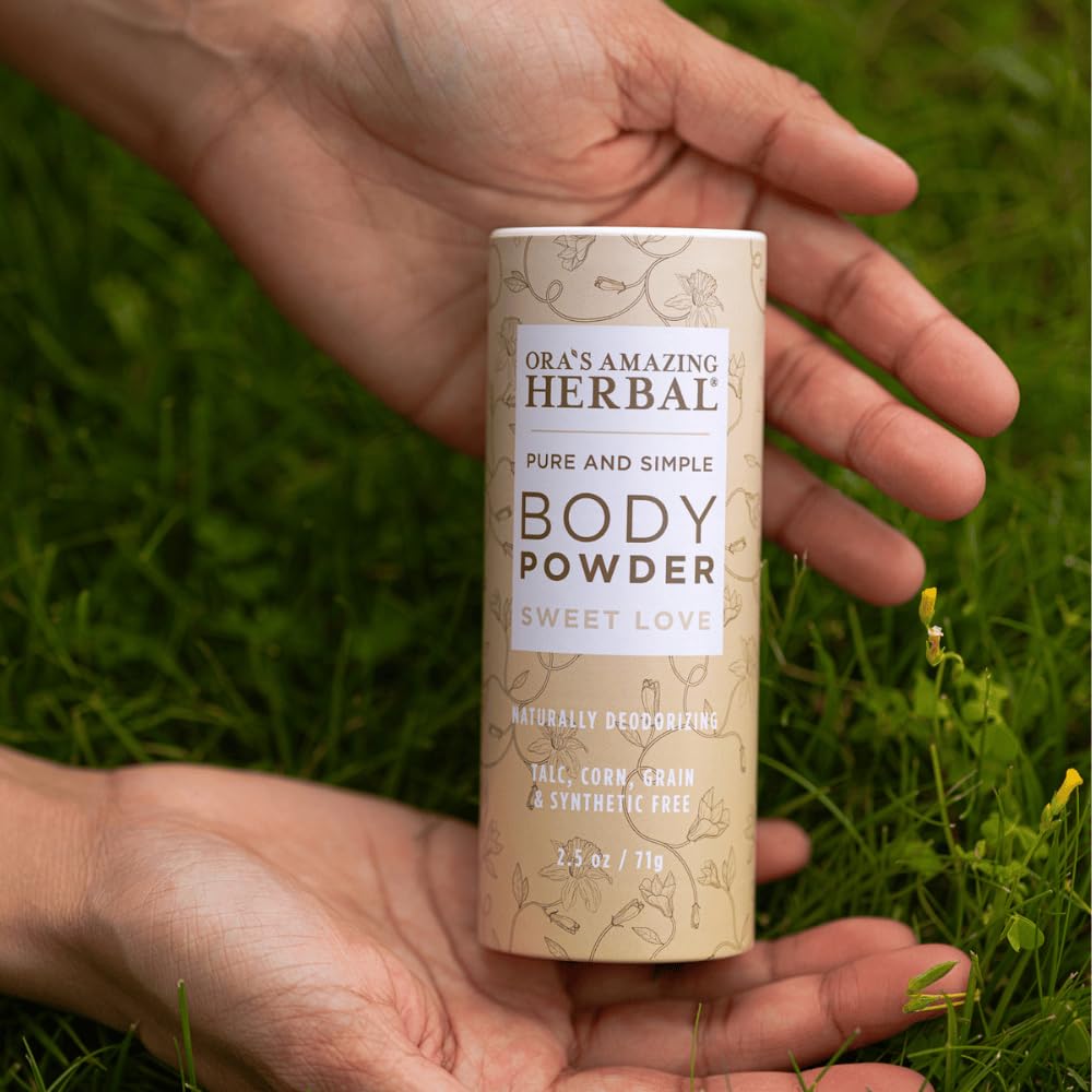 Uso diario de Ora's Amazing Herbal Sweet Love en casa, sin talco ni parabenos.