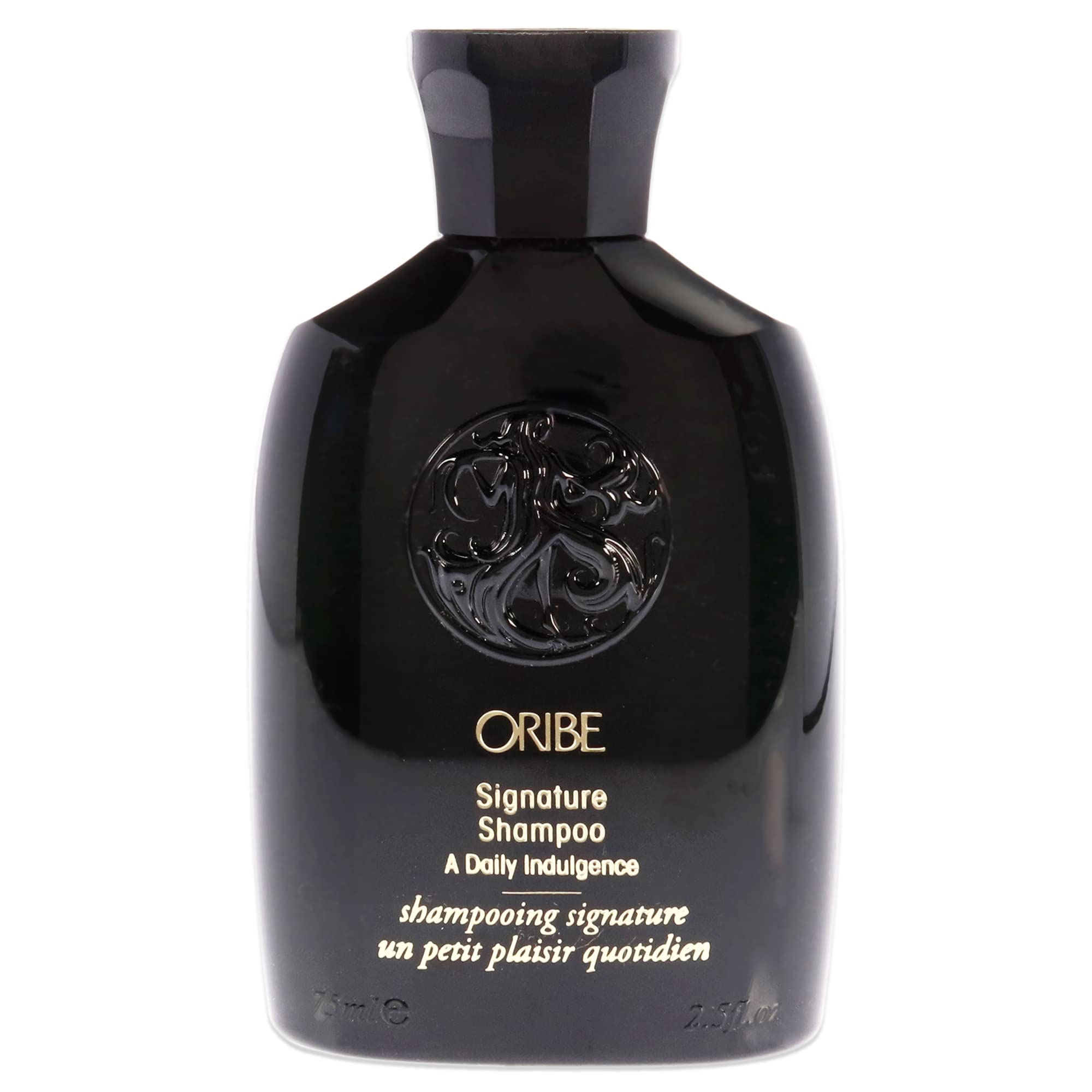 Oribe Signature Shampoo, botella lujosa, facilita un lavado diario para cabello suave y protegido.