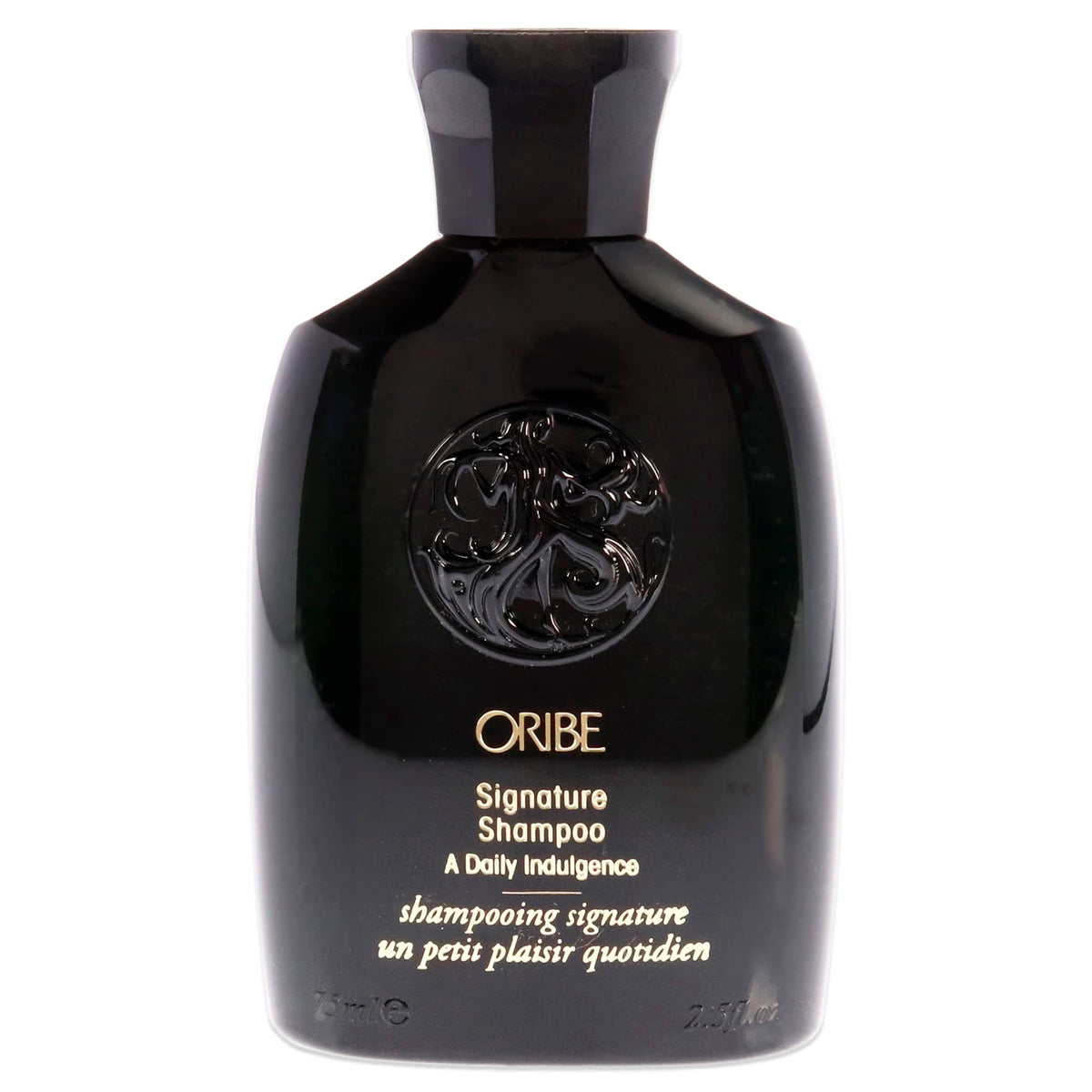 Oribe Signature Shampoo, botella lujosa, facilita un lavado diario para cabello suave y protegido.