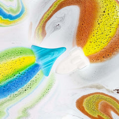 ORIGLAM bomba de baño para niños, avion espacial con burbujas y colores vivos.