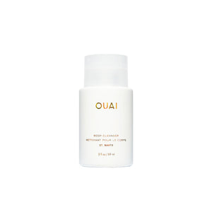 OUAI limpiador corporal en tamaño de viaje, ideal para uso diario.
