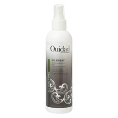 Ouidad bruma post-entrenamiento: botella visible y refrescante para rizos.