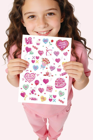 Tatuajes Ovasorve con corazones y cupcakes para un look festivo duradero