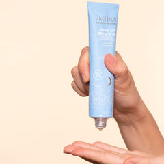 Desmaquilla maquillaje resistente al agua sin necesidad de agua ni aclarado.