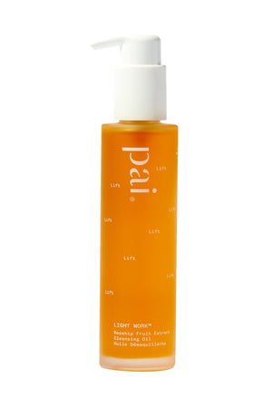 Pai Skincare Light Work, botella de aceite limpiador de rosa mosqueta para piel suave y nutrida.