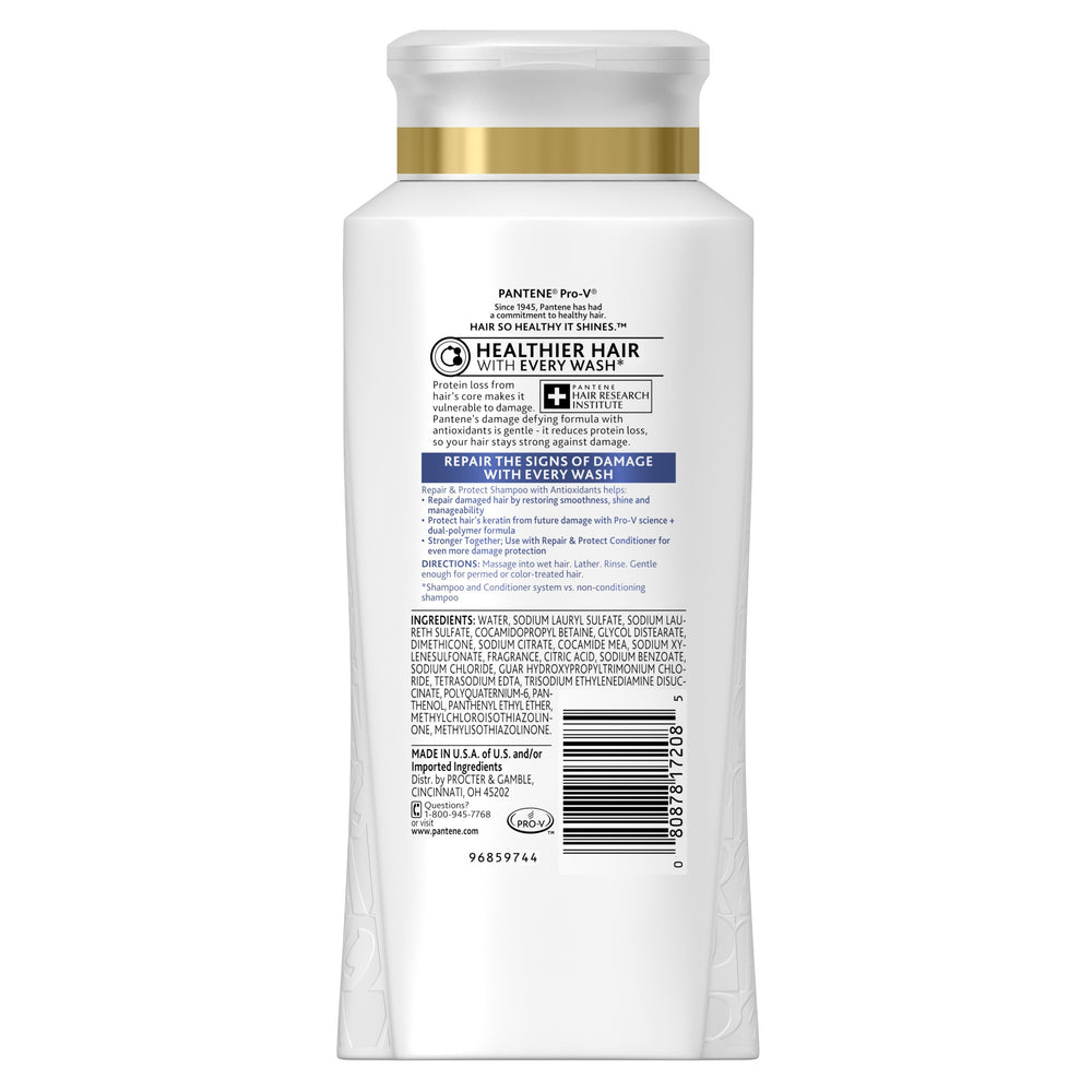 Espuma nutritiva de Pantene Pro-V en la palma para una aplicación suave.