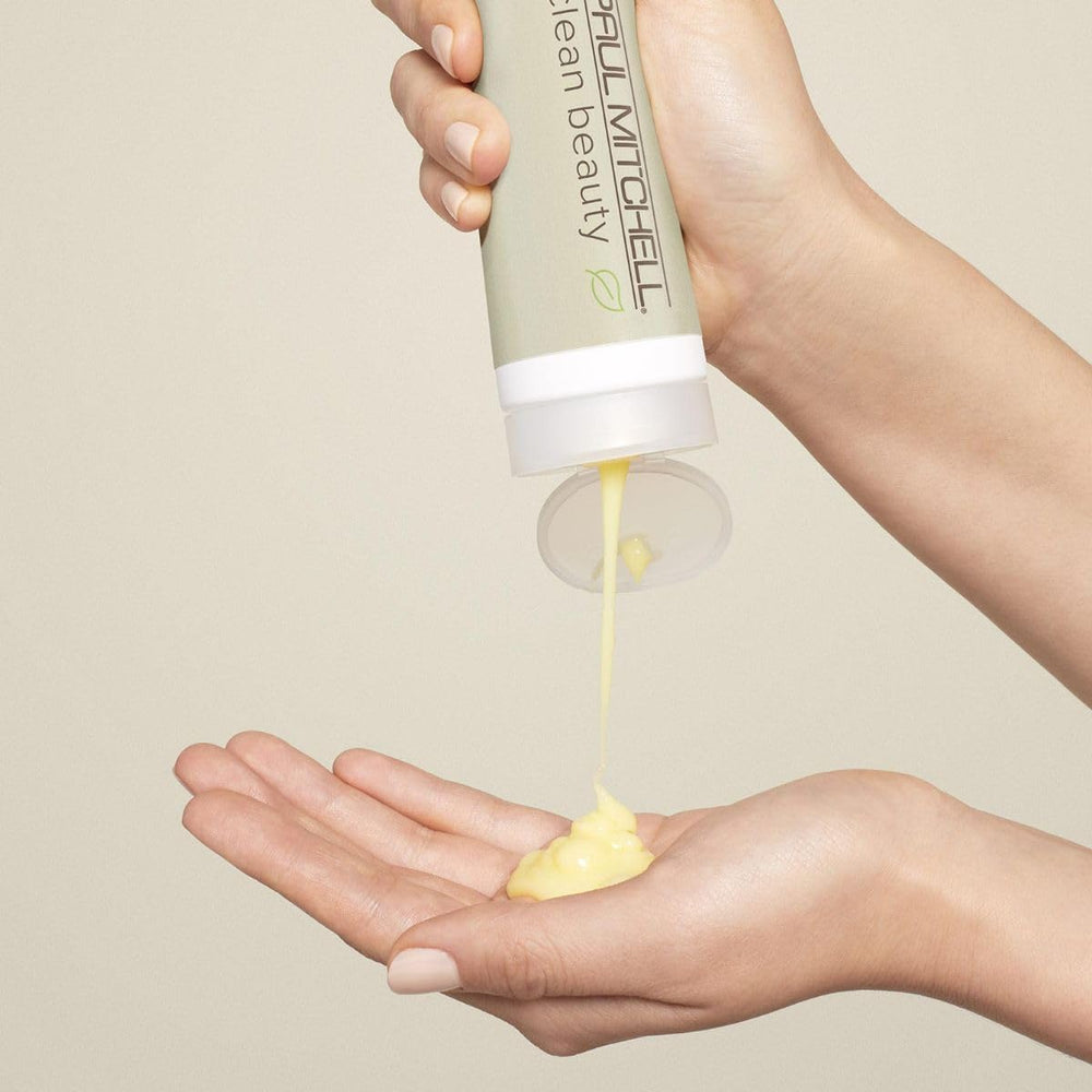 Espuma suave de Paul Mitchell Everyday Shampoo limpia sin esfuerzo.