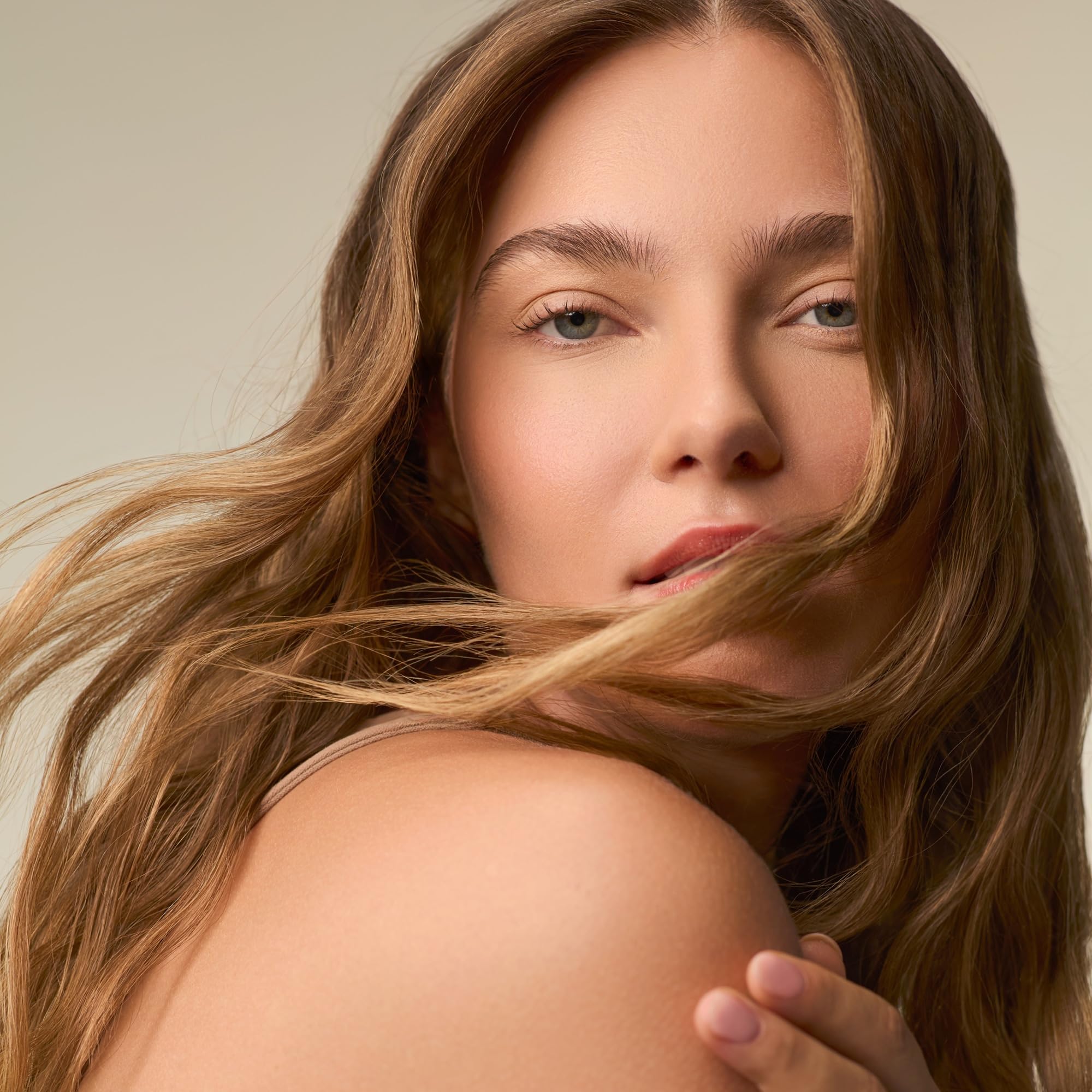 Paul Mitchell mascarilla 15‑en‑1, envase con PCR para sostenibilidad.