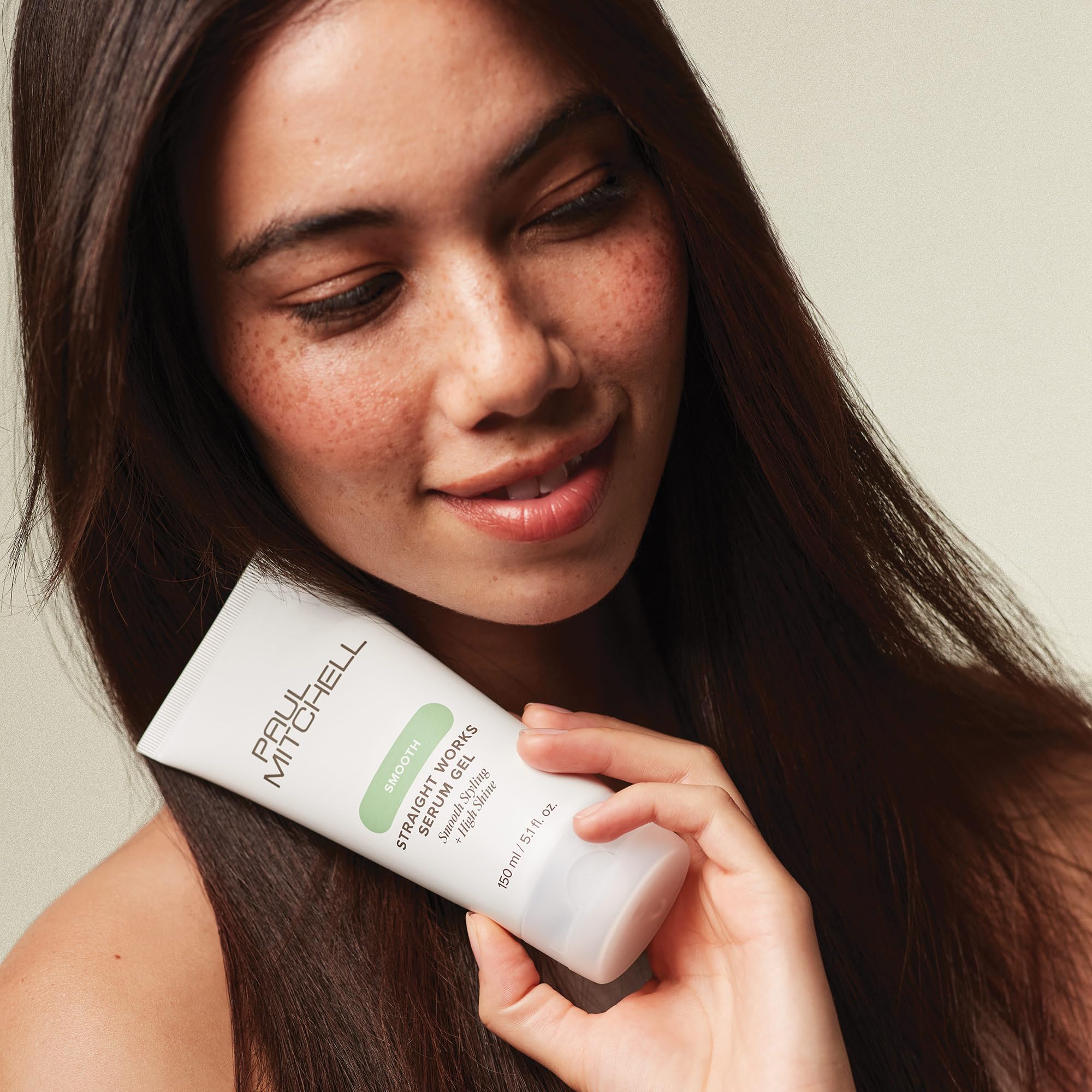 Fragancia cítrica de Paul Mitchell Straight Works con notas de limón