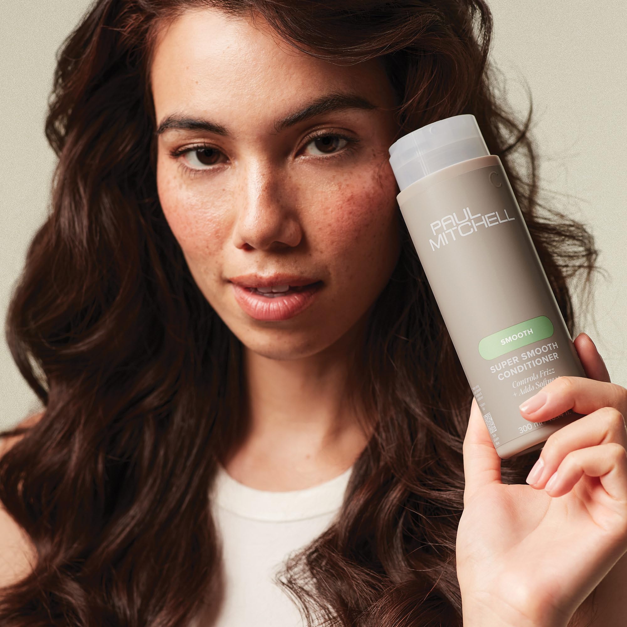 Paul Mitchell Super Smooth ofrece control del encrespamiento gracias al escualano vegetal