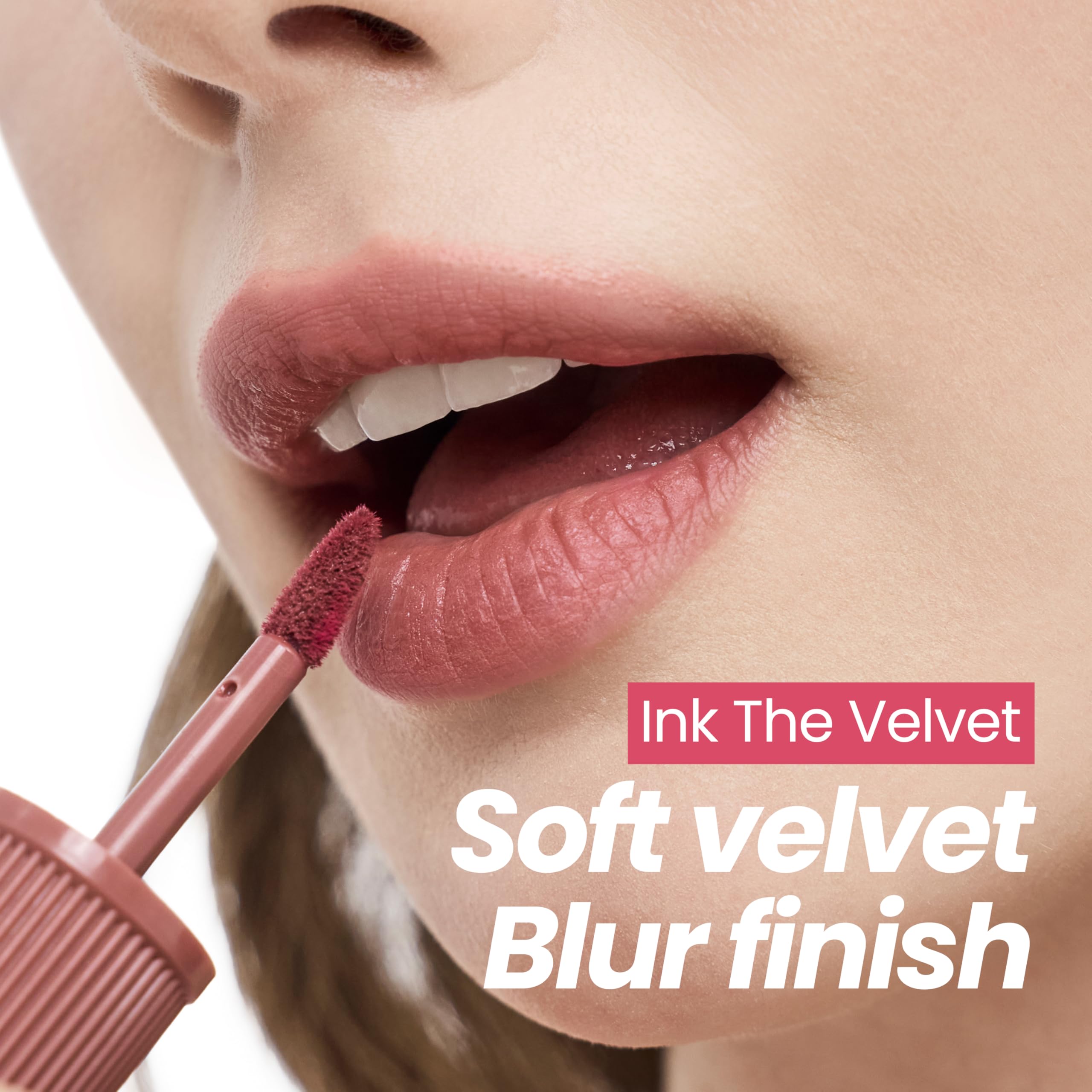 Peripera Ink the Velvet Lip Tint aplica con aplicador cushion para uniformidad.