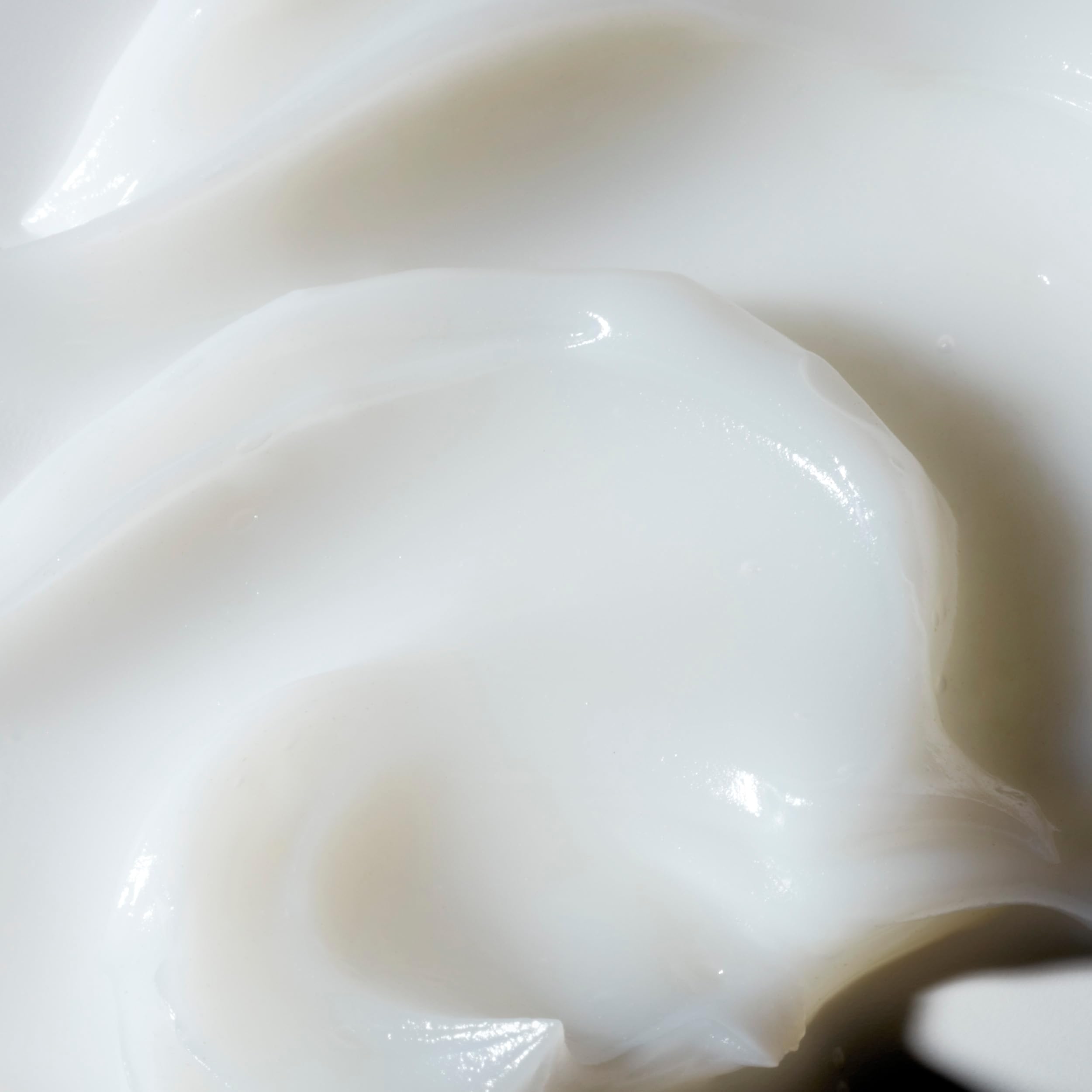 philosophy primer antiarrugas sobre la piel, mejora la superficie para un maquillaje más liso.