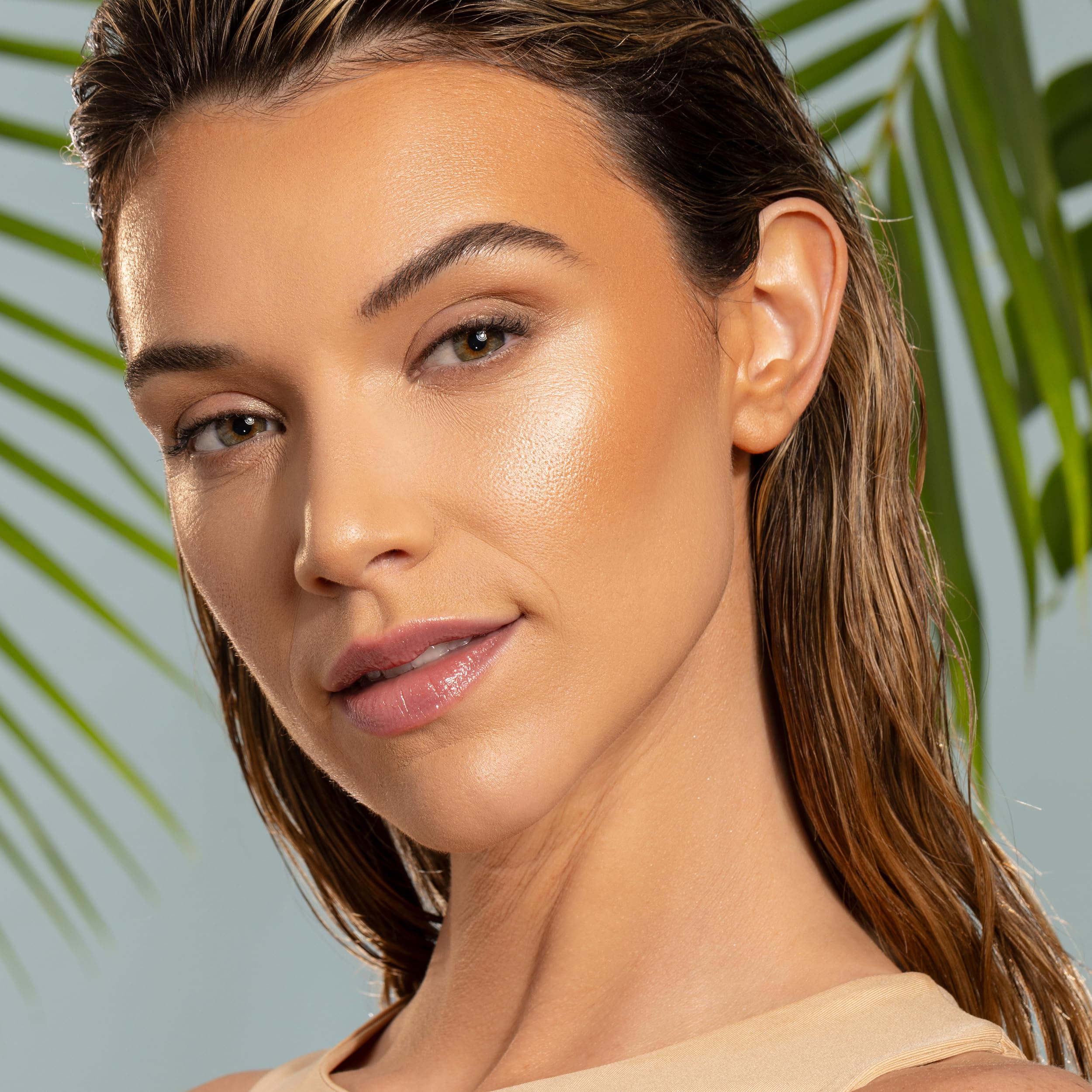 Butter Glow con mantecas tropicales nutre y suaviza la piel