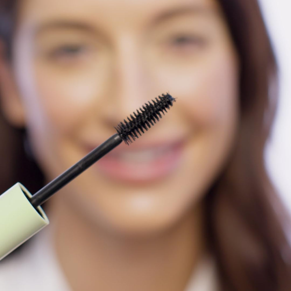 Pixi Large Lash Mascara negro intenso para mayor impacto