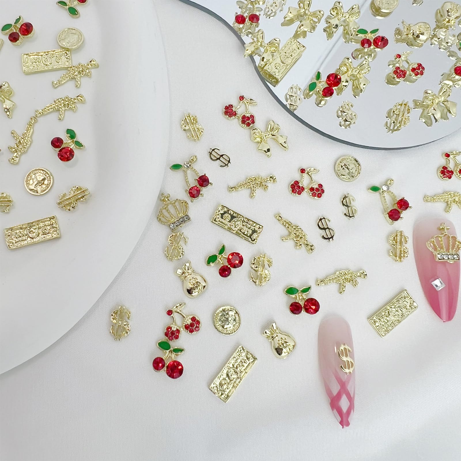 Dijes Pizadix uñas monedas doradas para destellos elegantes en cada manicura.