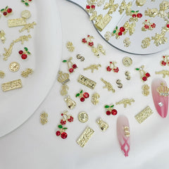 Dijes Pizadix uñas monedas doradas para destellos elegantes en cada manicura.