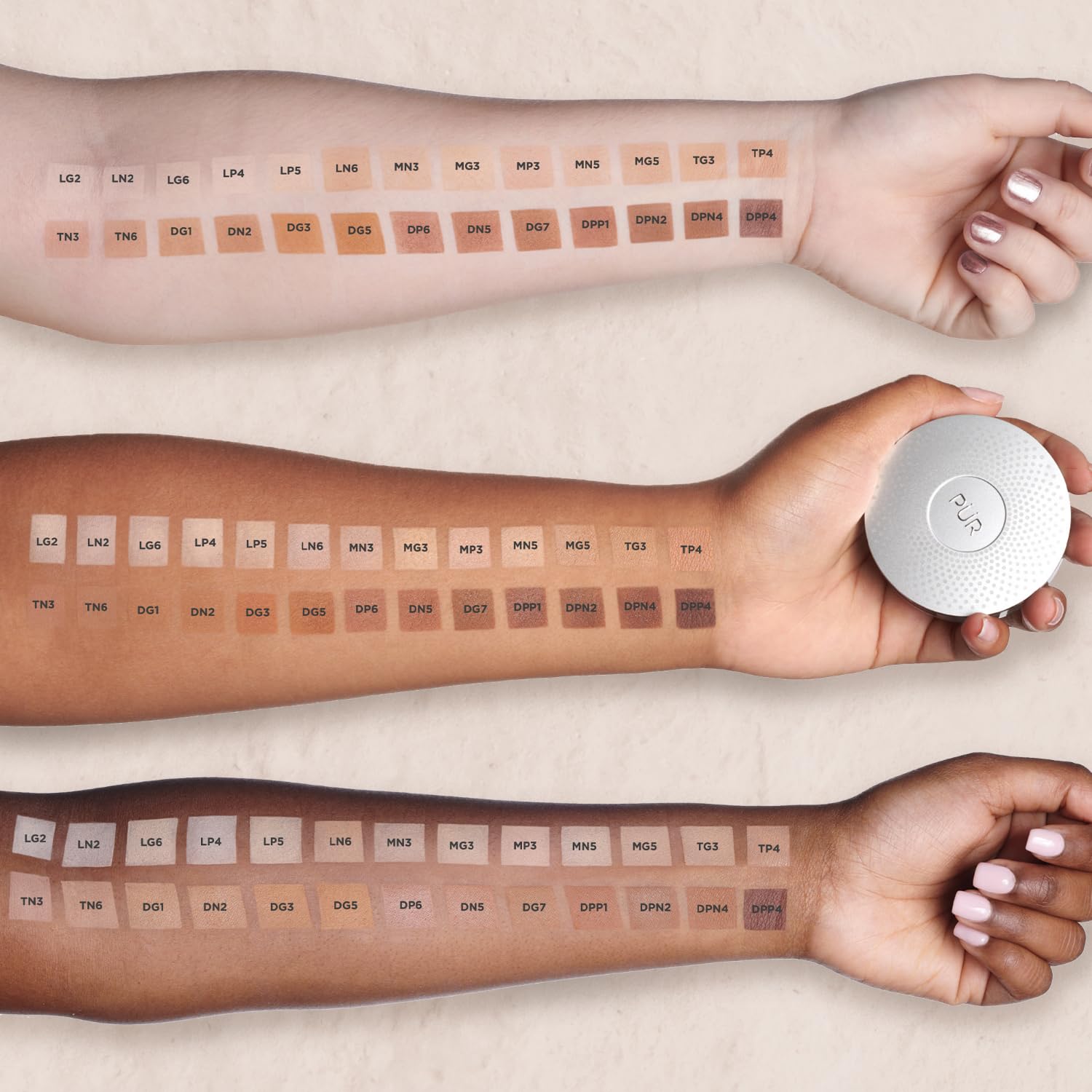 PÜR MINERALS PUR BEAUTY 4-en-1, acabado fresco y ligero para pieles sensibles.