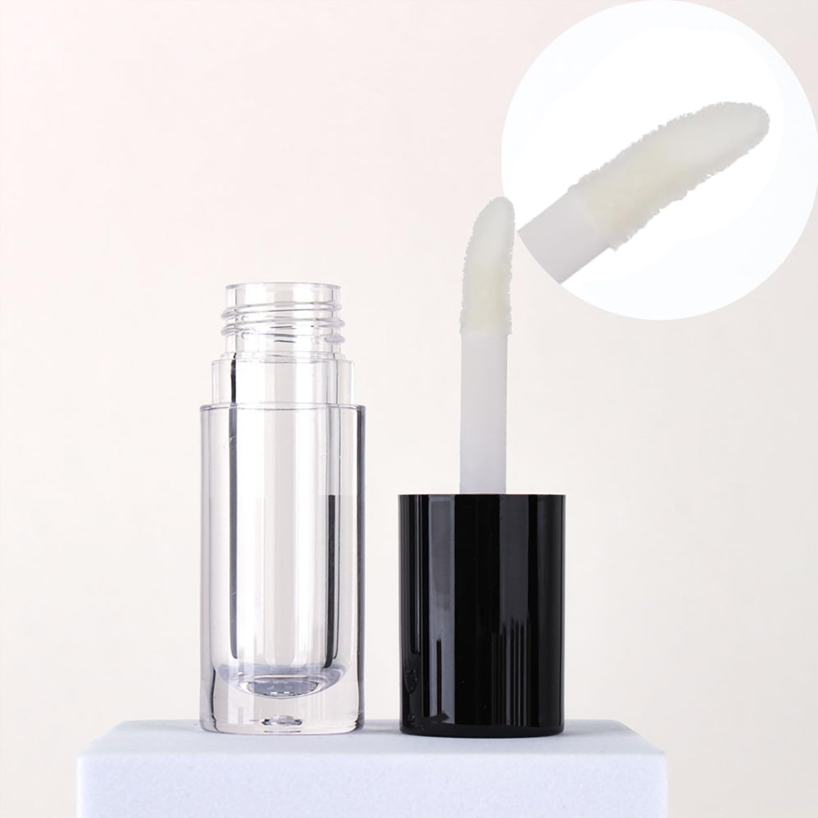 Qeuly brillo labial 6 ml para viaje, diseño compacto y ligero.