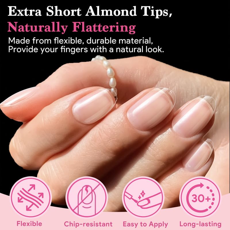 Uñas con borde fino y look natural de QIEK