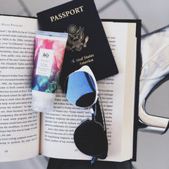 R+Co High Dive crema deluxe: envase práctico para uso diario.