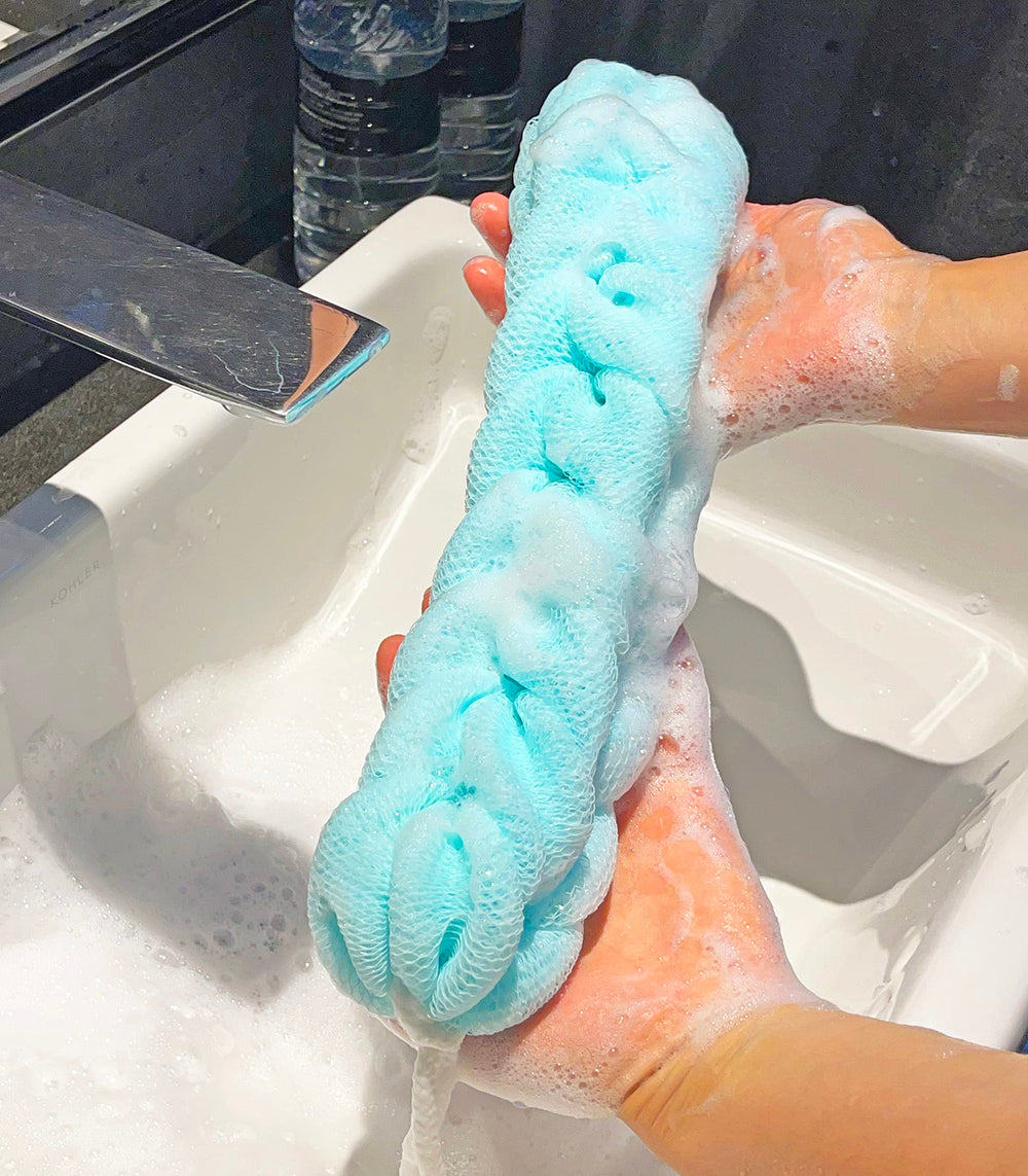 Rainbow Moon uso diario en la ducha para exfoliar piel.