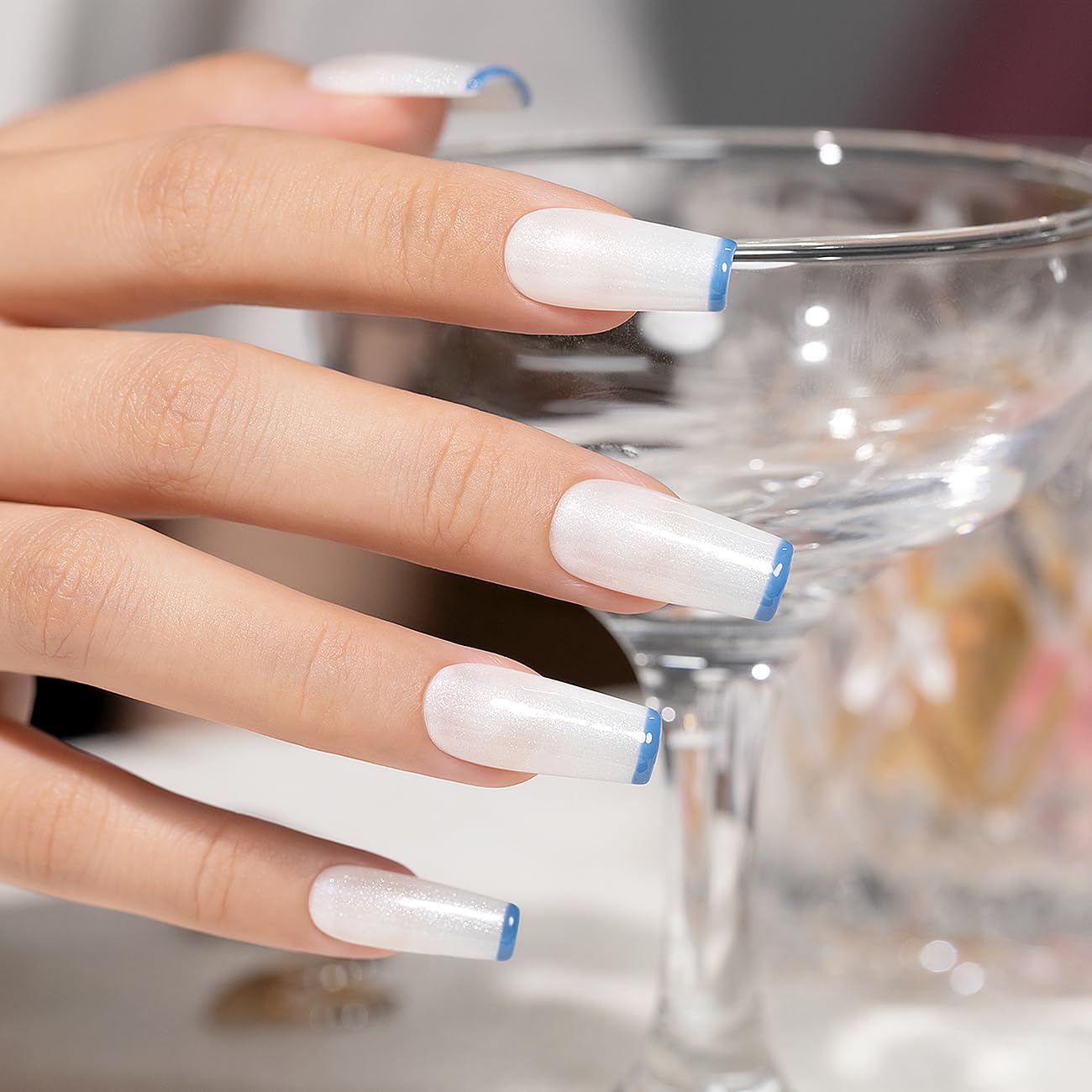 RARJSM Muestra color nude brillos para uñas sofisticadas y sobrias.