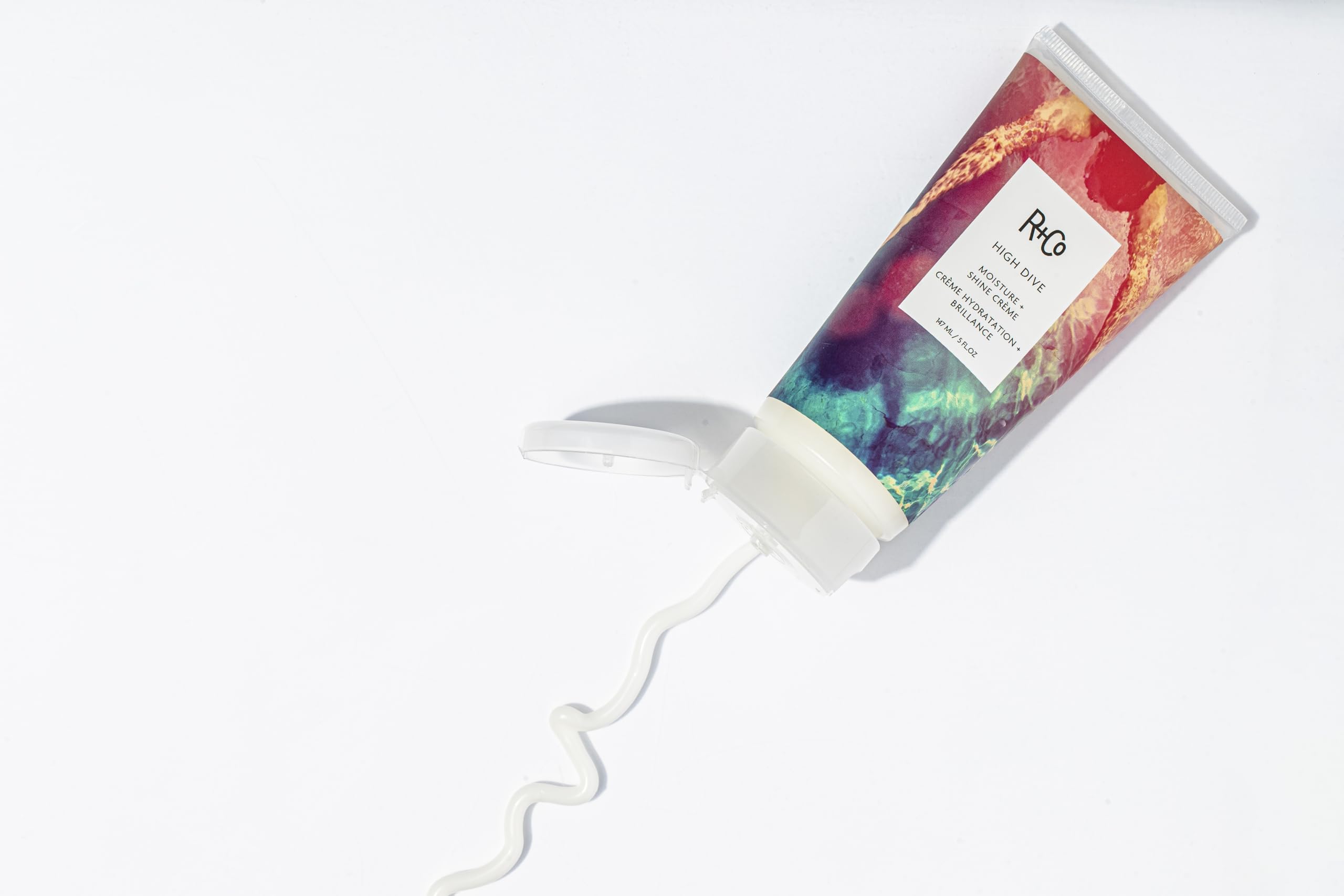 R+Co High Dive aporta vitamina E para cabello nutrido