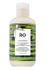R+Co Labyrinth botella vertida, para cabello con volumen ligero.