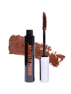 Redhead Revolution Gingerlash Mascara: aplicación suave que define pestañas rojas naturalmente.