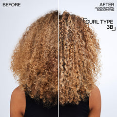 Redken Acidic Bonding Curls: aplicación suave que facilita desenredar.
