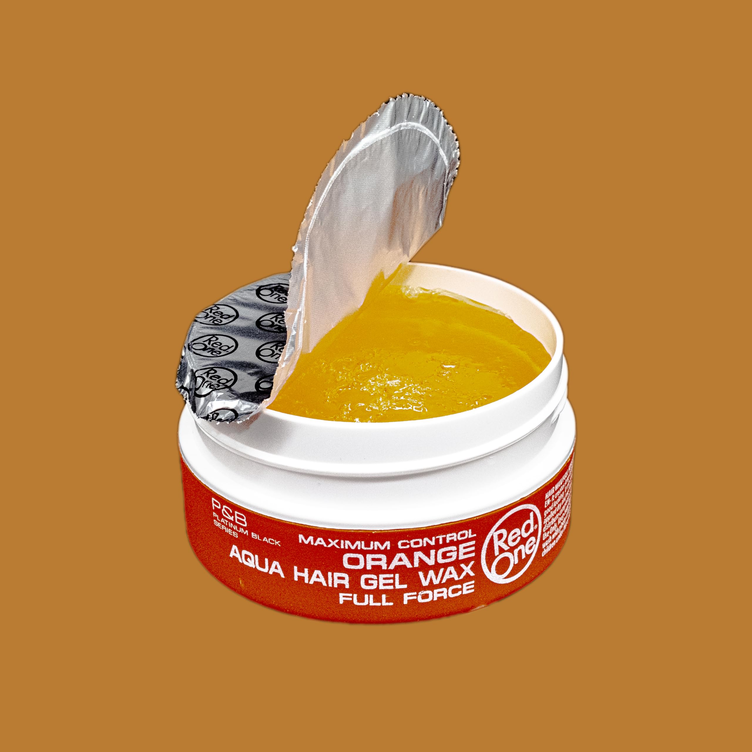 Aplicación suave de Redone Cera Naranja para peinado sin esfuerzo