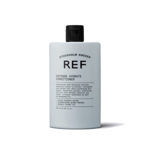 REF Intense Hydrate Conditioner, textura crema, hidrata el cabello y facilita el desenredo diario.