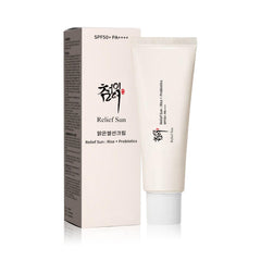 Relief Sun crema solar orgánica SPF50+ con probióticos para protección UV y hidratación.
