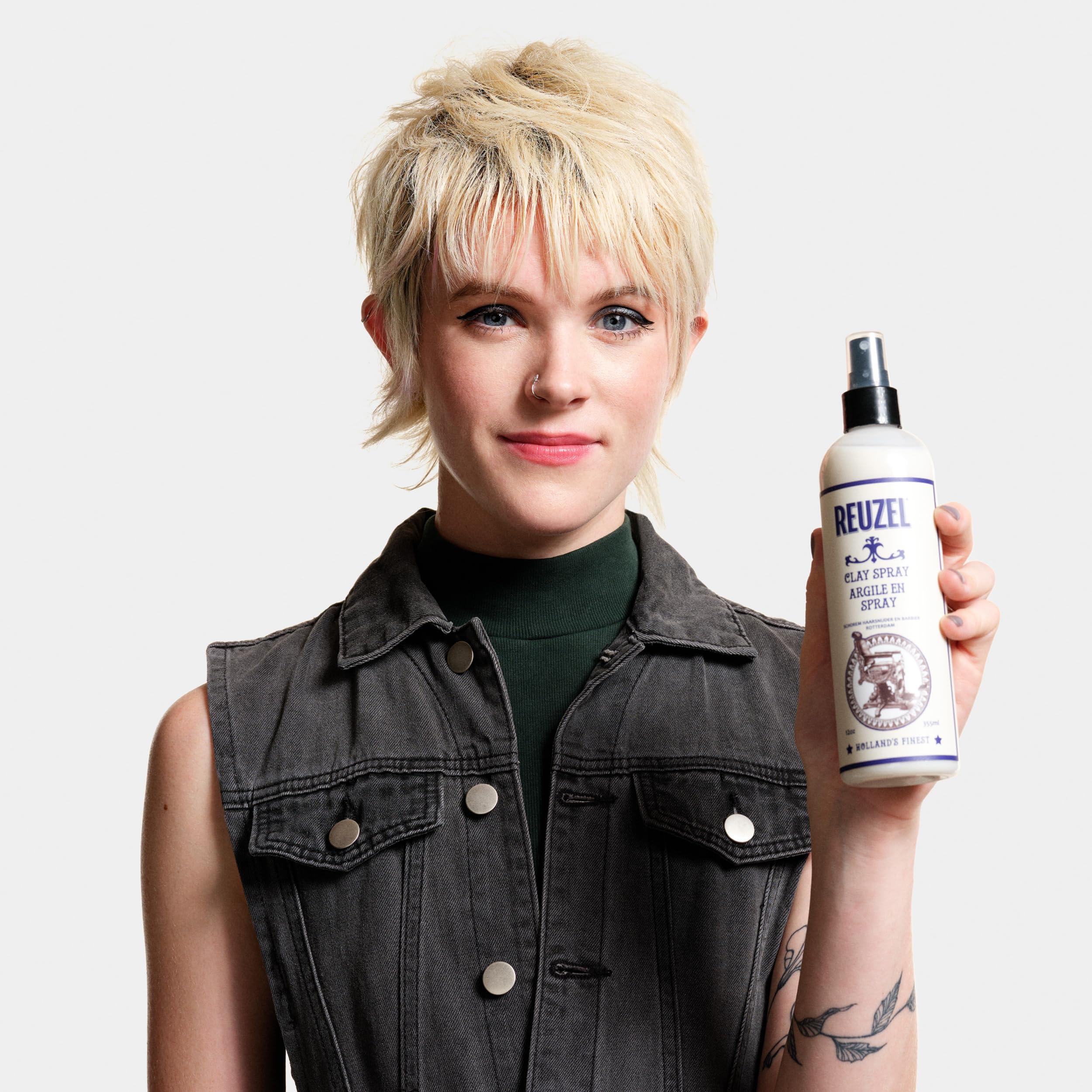 REUZEL Clay Spray uso diario, textura duradera y estilo moderno