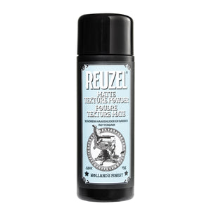 REUZEL Matte Texture Powder en cabello seco, textura ligera y volumen instantáneo.