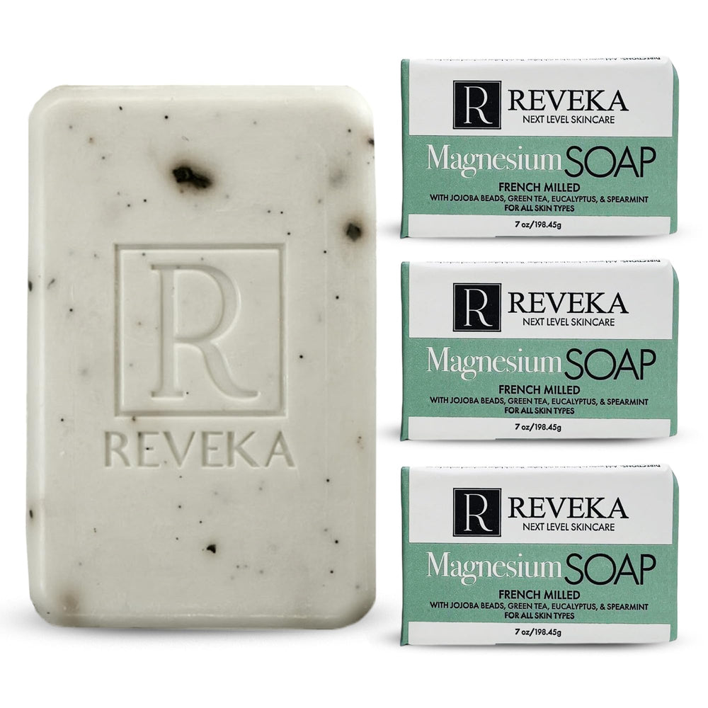 Reveka Skincare jabón de magnesio con espuma cremosa para limpieza suave.