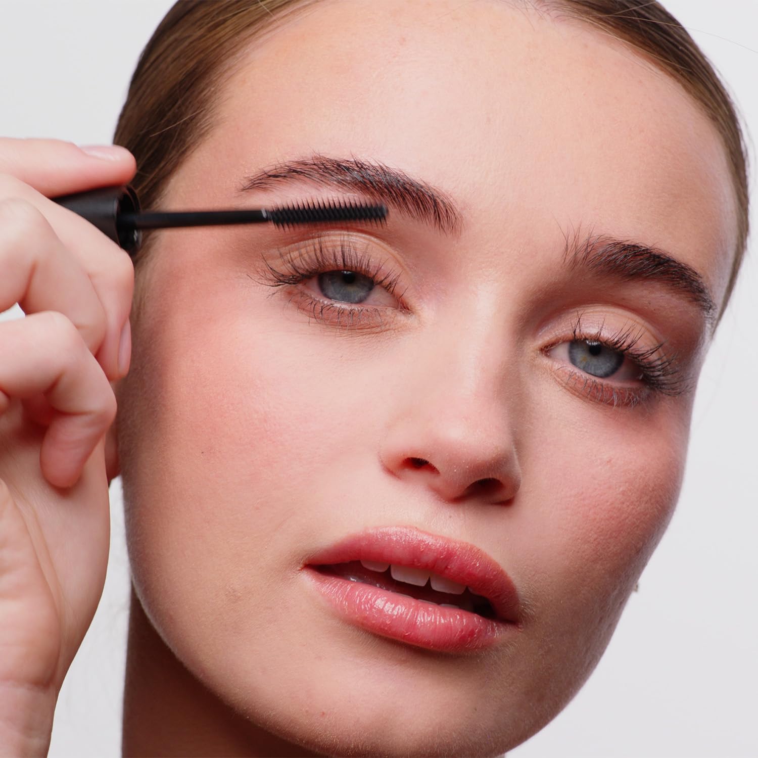 RevitaLash remocion suave facilita retirar la mascara sin esfuerzo.