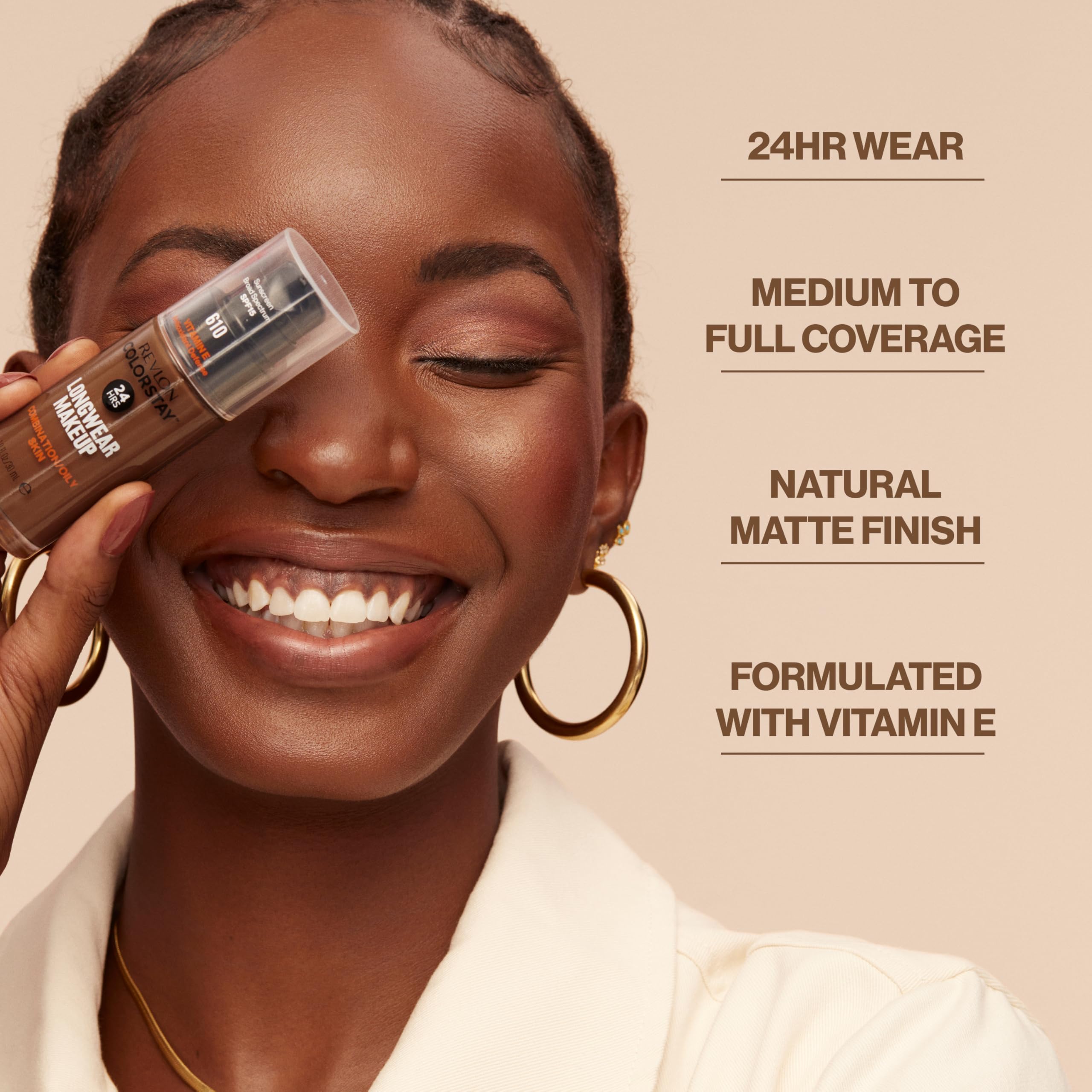 REVLON ColorStay: aplicación diaria suave para un acabado uniforme.